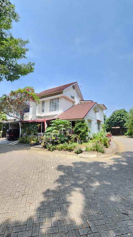 dijual rumah emerald bintaro