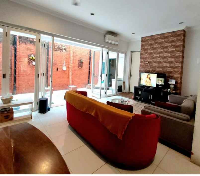 dijual rumah emerald bintaro