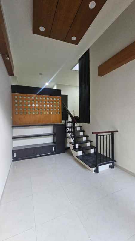 dijual rumah galaxy bumi permai