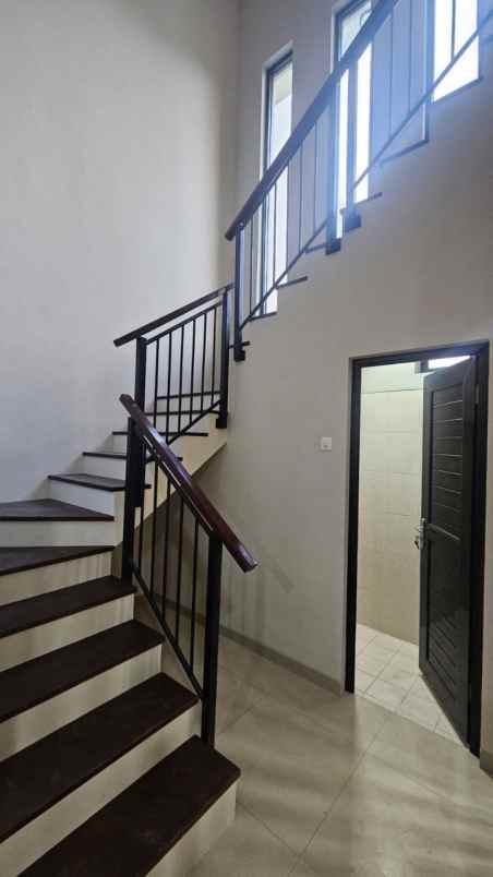 dijual rumah galaxy bumi permai