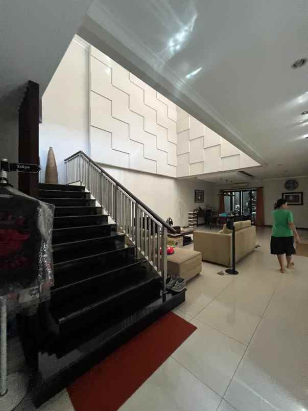 dijual rumah graha famili
