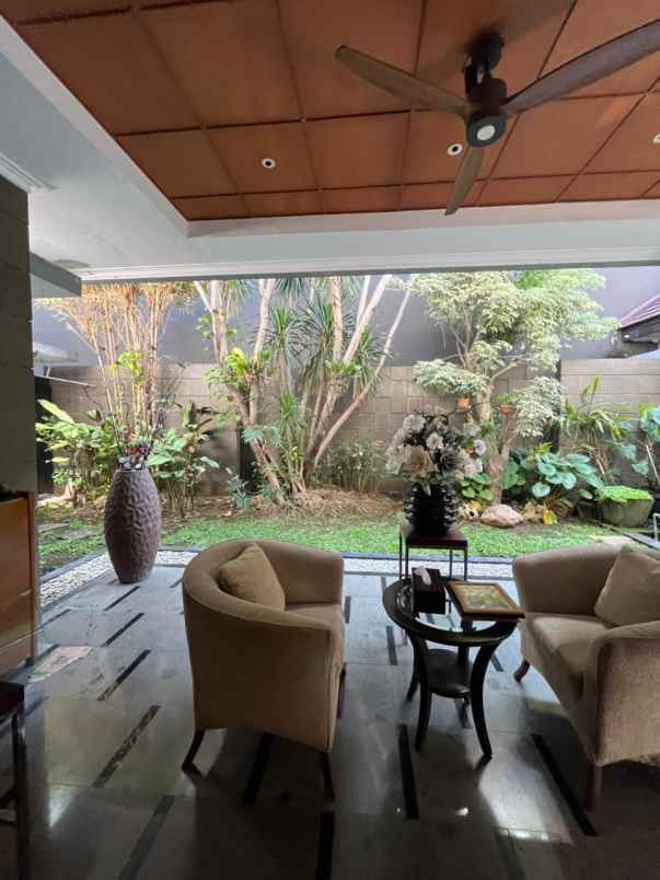 dijual rumah graha famili