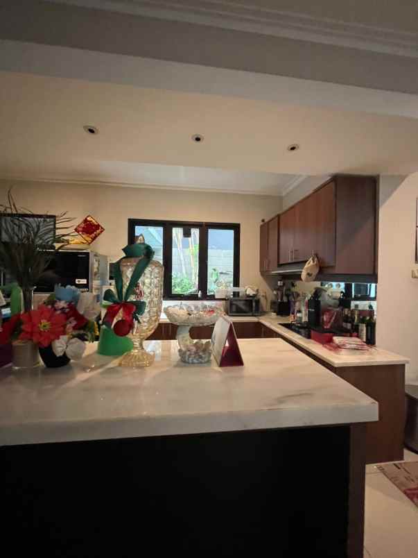dijual rumah graha famili