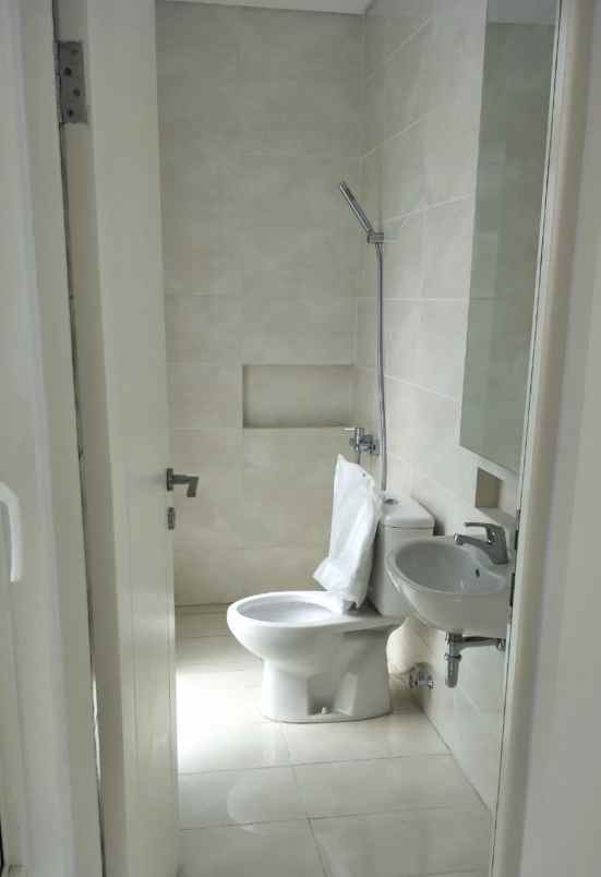 dijual rumah grand pakuwon adelaide