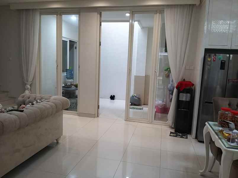 dijual rumah grand pakuwon south