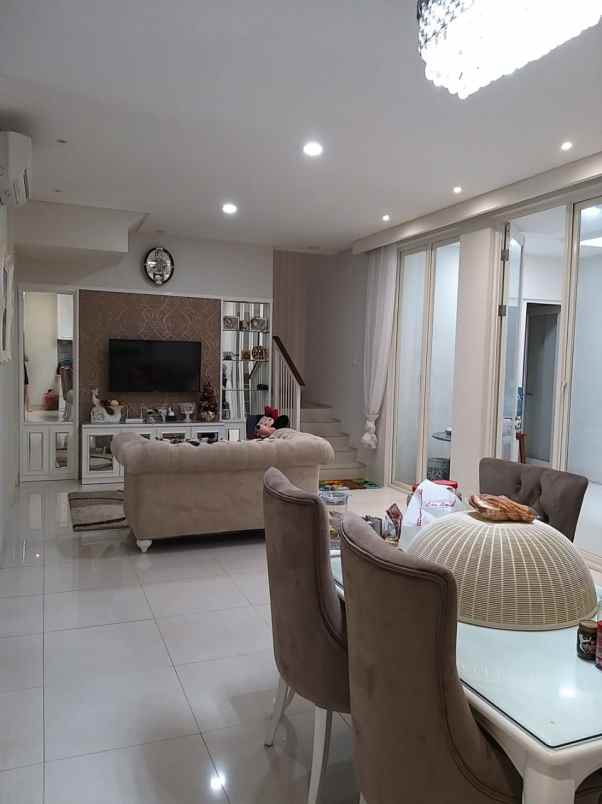 dijual rumah grand pakuwon south