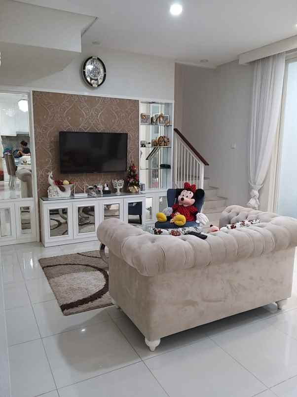 dijual rumah grand pakuwon south