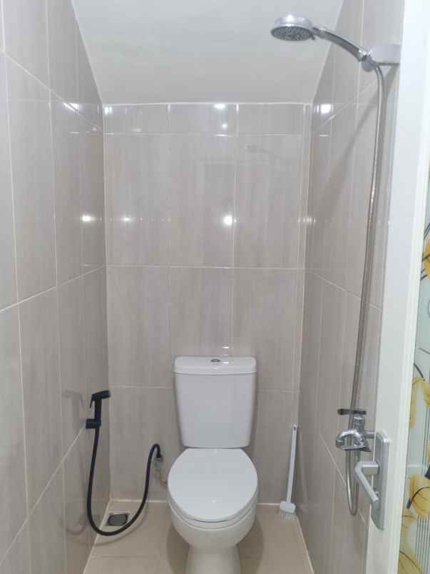 dijual rumah green mansion regency