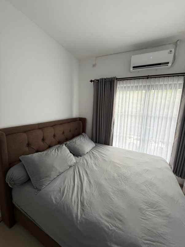 dijual rumah green mansion regency