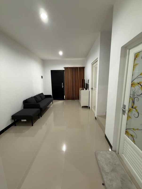 dijual rumah green mansion regency
