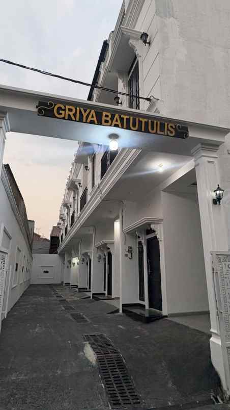 dijual rumah griya batu tulis condet