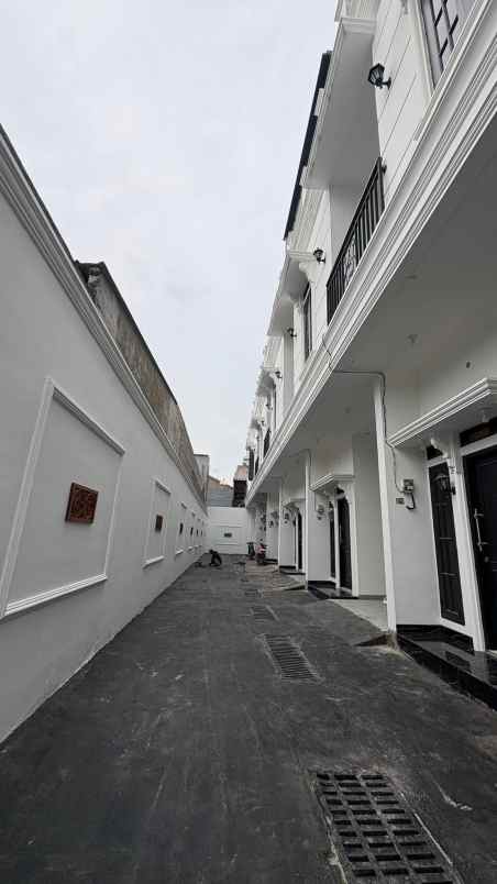 dijual rumah griya batu tulis condet