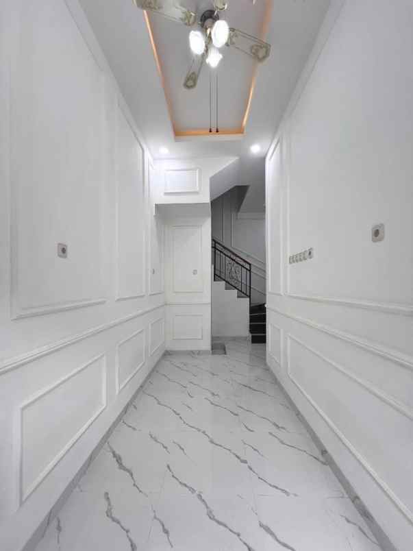 dijual rumah griya batu tulis condet