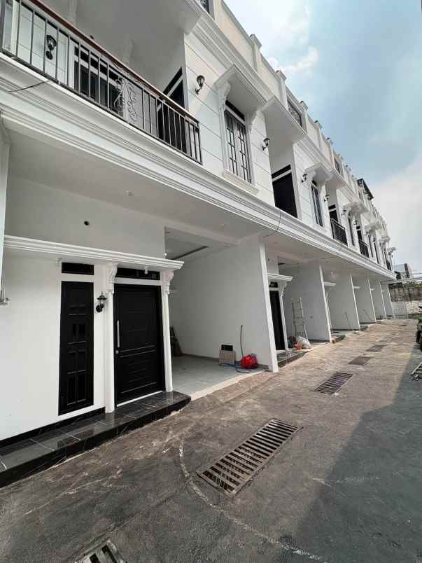 dijual rumah griya batu tulis condet