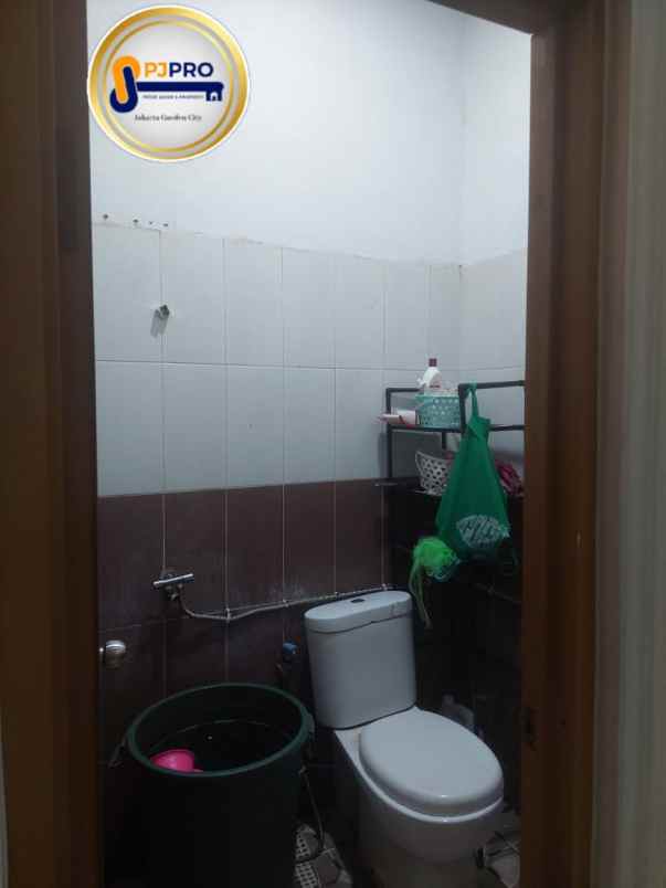 dijual rumah harapan indah