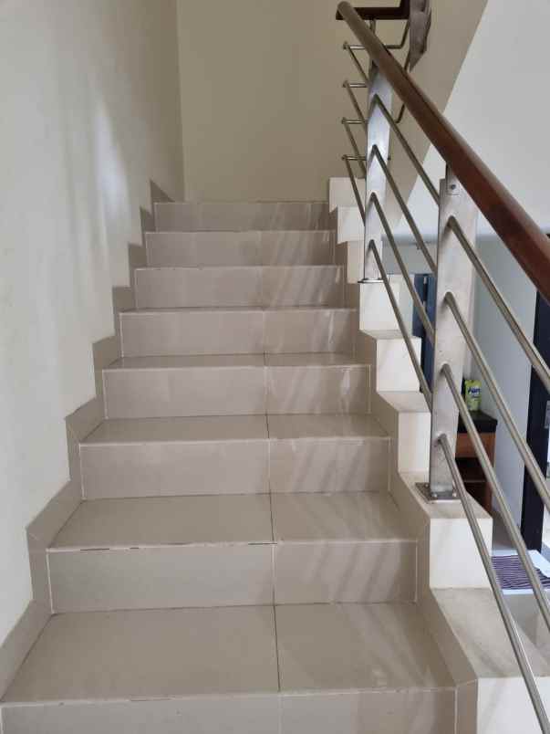 dijual rumah harapan indah cluster