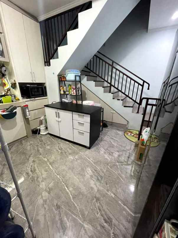 dijual rumah holis