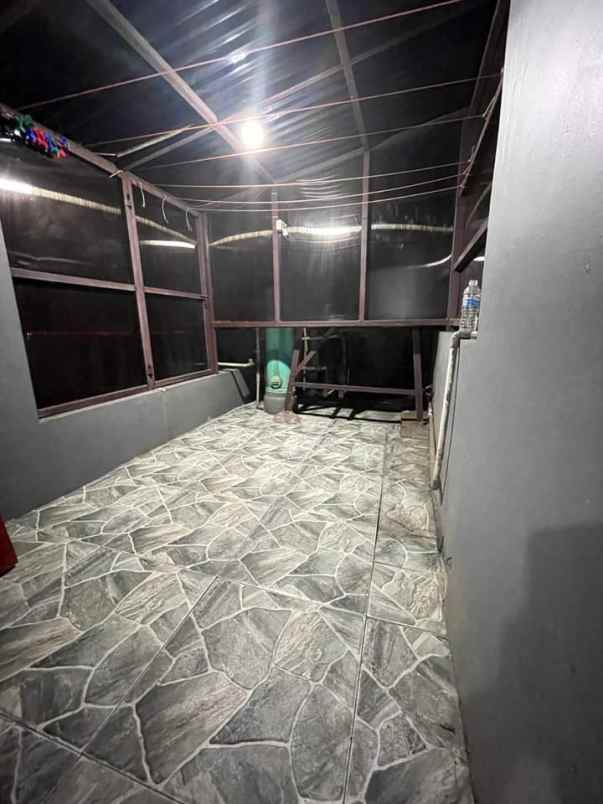dijual rumah holis