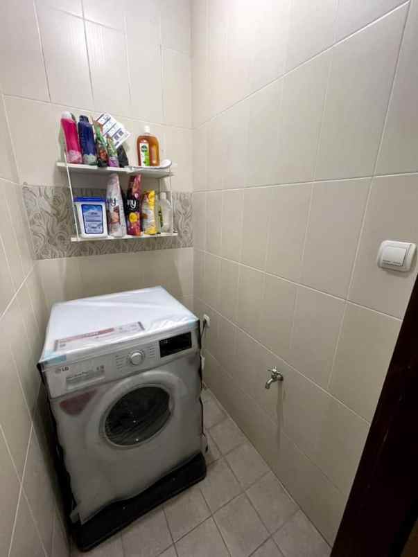dijual rumah holis