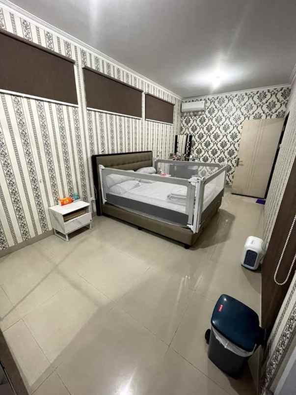 dijual rumah holis