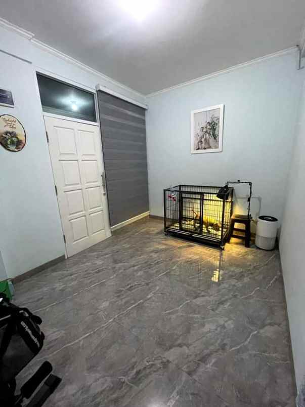 dijual rumah holis