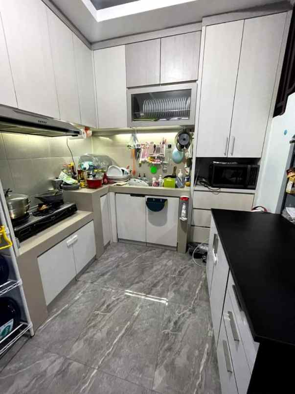 dijual rumah holis