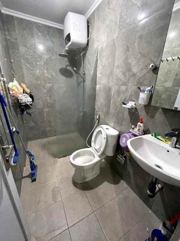dijual rumah holis