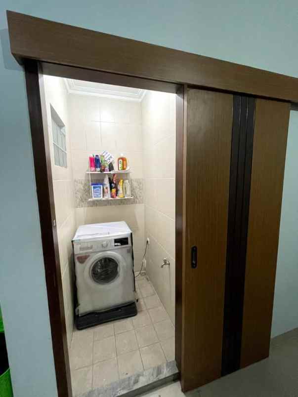 dijual rumah holis