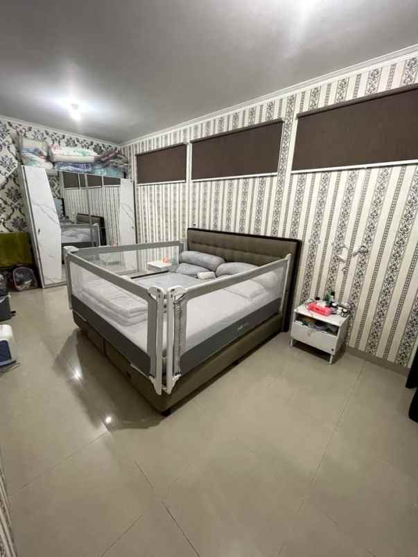 dijual rumah holis
