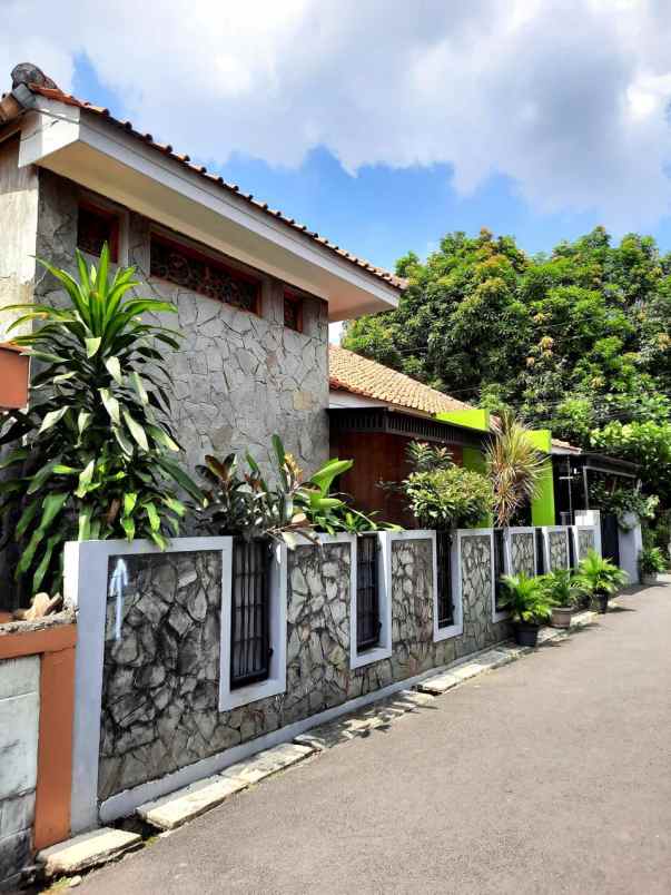 dijual rumah hook di pesanggrahan jakarta selatan