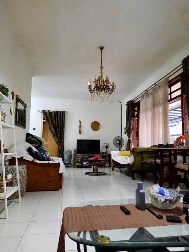 dijual rumah hook di pesanggrahan jakarta selatan