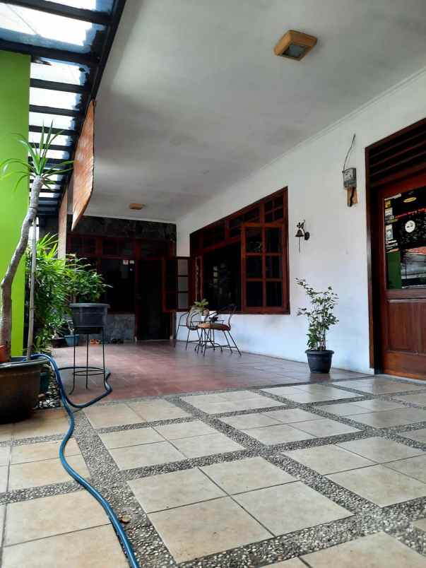 dijual rumah hook di pesanggrahan jakarta selatan