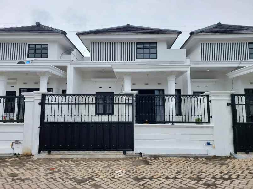 dijual rumah istana bandara residence
