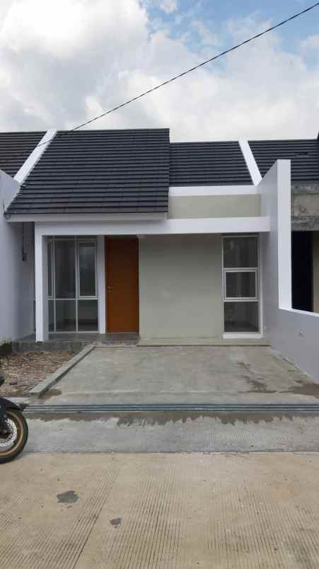dijual rumah istimewa cluster semara regency ciganitri