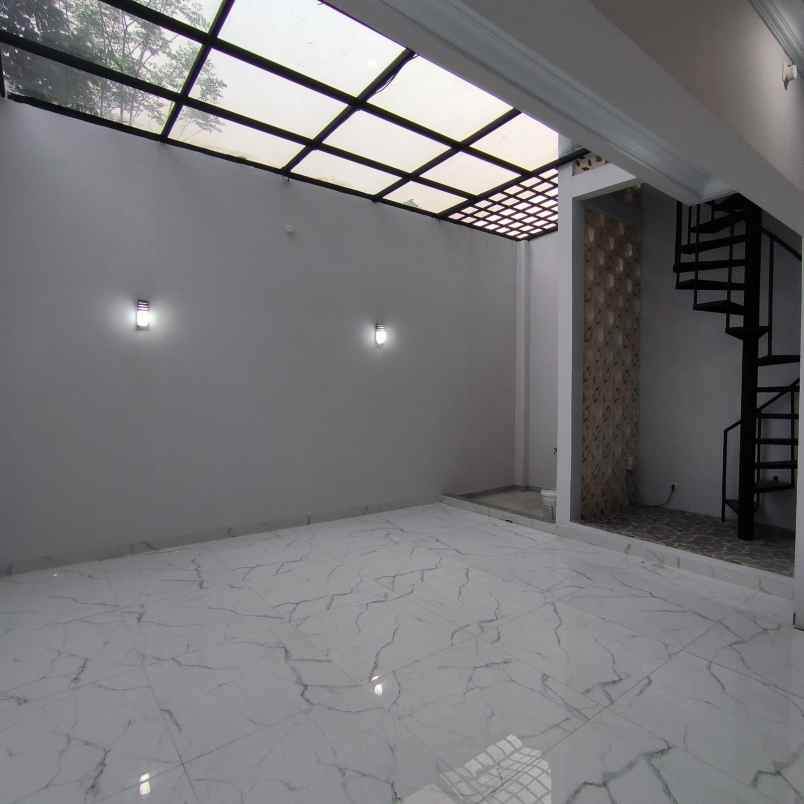 dijual rumah jagakarsa jakarta selatan