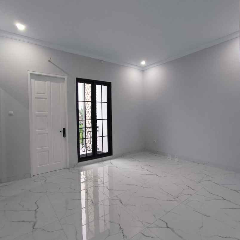 dijual rumah jagakarsa jakarta selatan