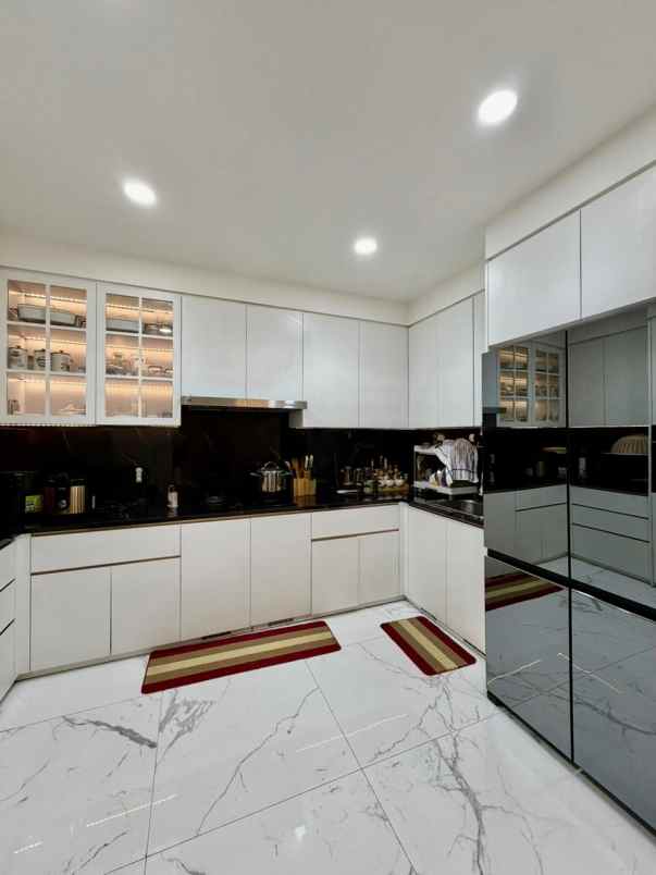 dijual rumah jakarta garden city