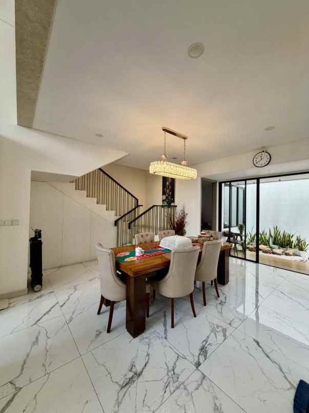 dijual rumah jakarta garden city