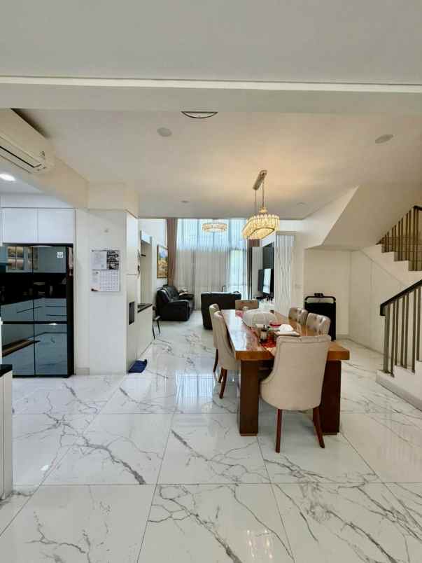 dijual rumah jakarta garden city