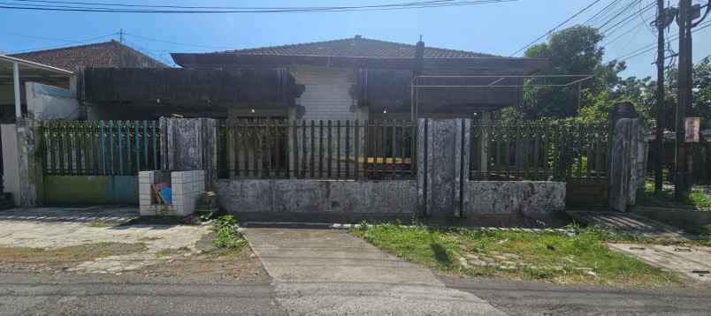dijual rumah jalan bunga flamboyan