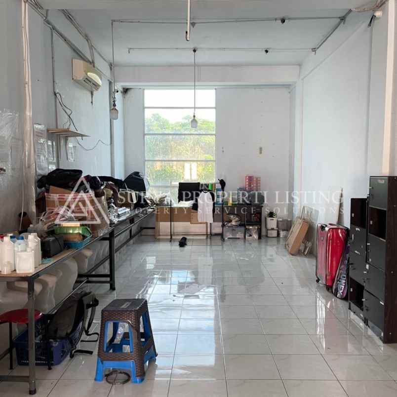 dijual rumah jalan karya wisata komplek