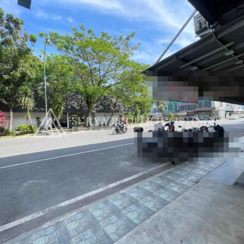 dijual rumah jalan karya wisata komplek