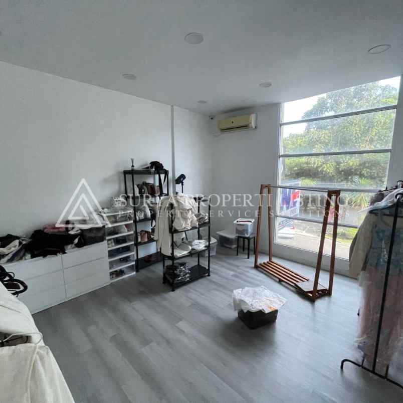 dijual rumah jalan karya wisata komplek