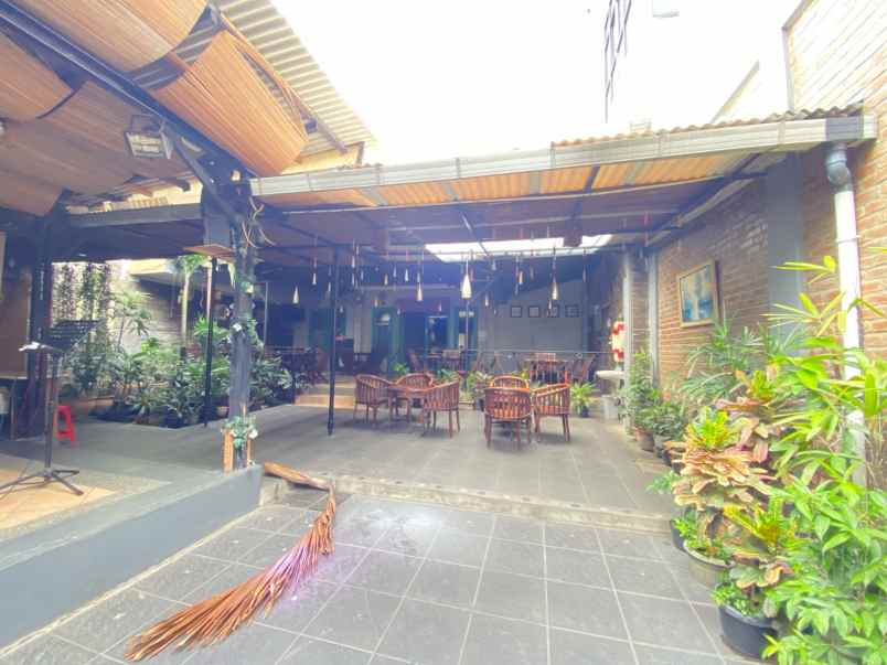 dijual rumah jalan naripan