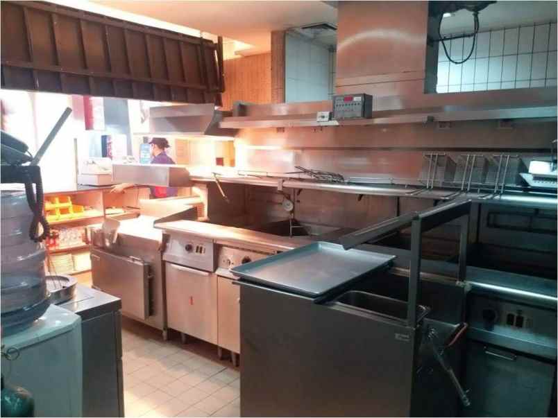 dijual rumah jalan naripan