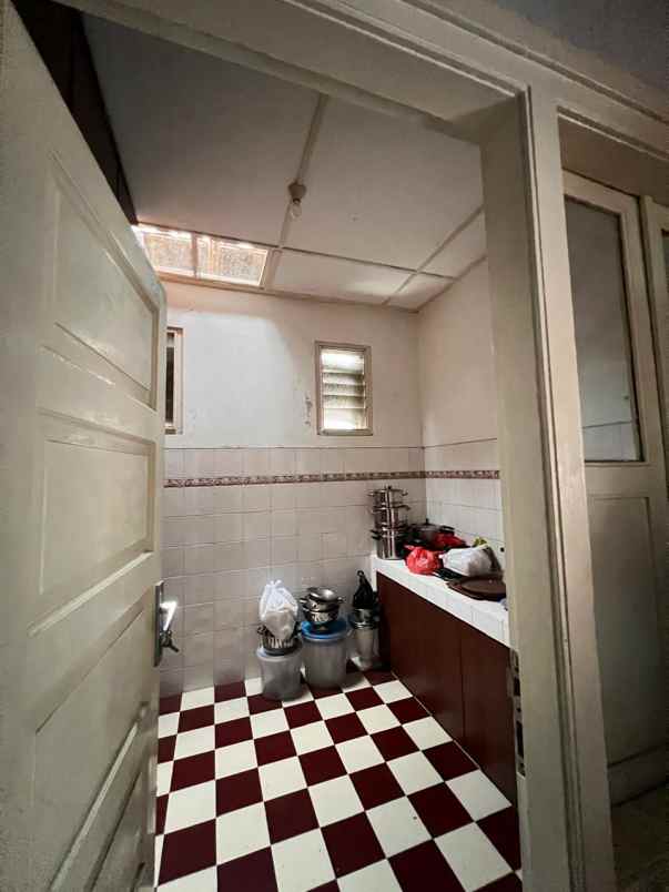 dijual rumah jalan naripan