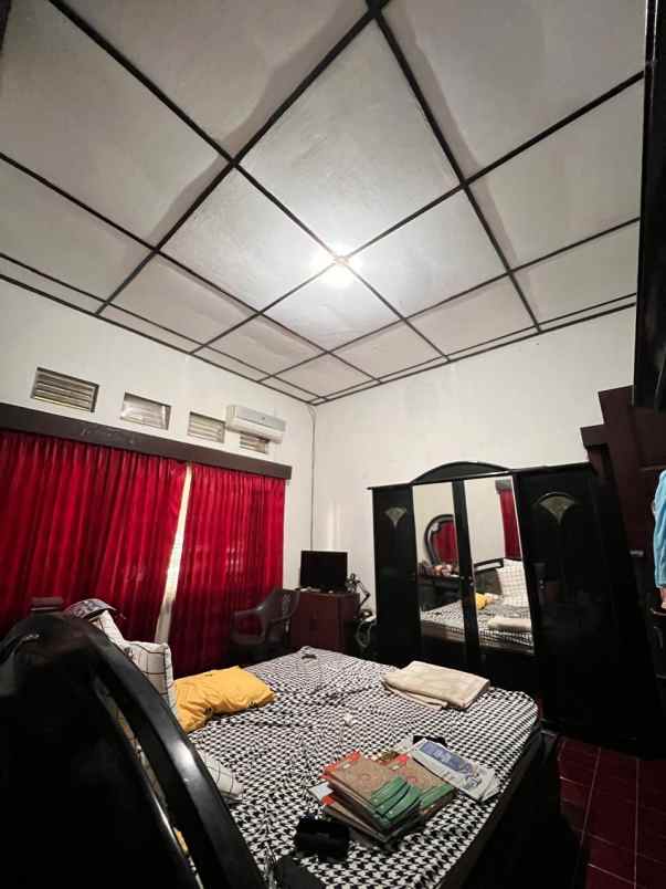 dijual rumah jalan naripan