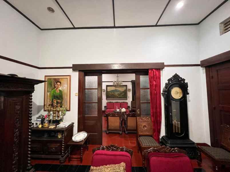 dijual rumah jalan naripan