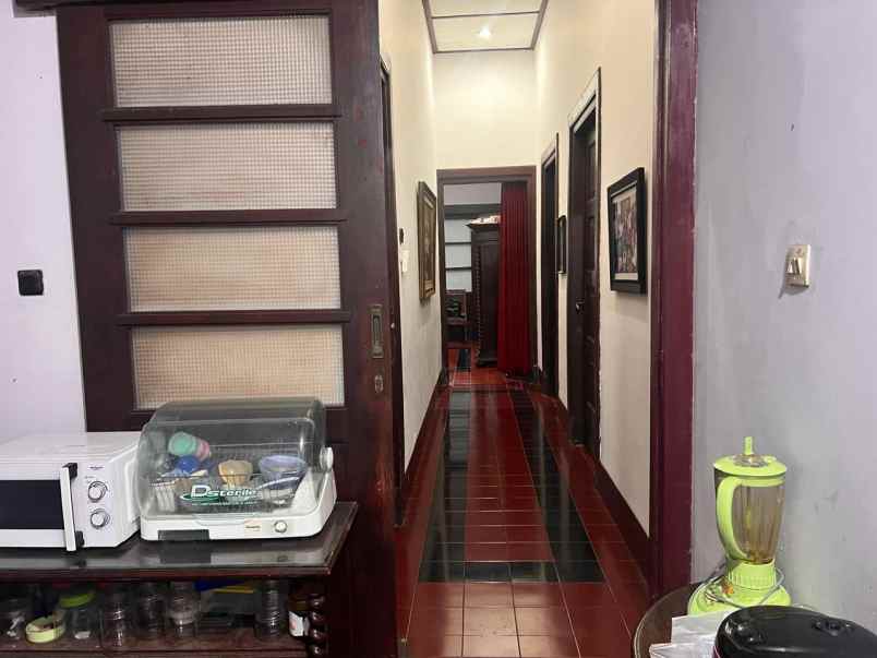 dijual rumah jalan naripan