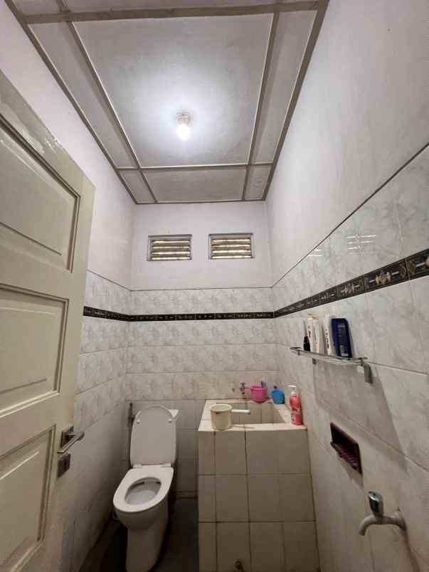 dijual rumah jalan naripan